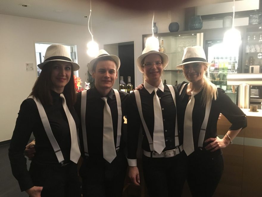 Susen Kallensee mit ihren „helping hands“